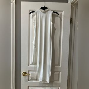 Elegant White Sleeveless Dress